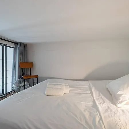 Amazing Location ! - Front アパート